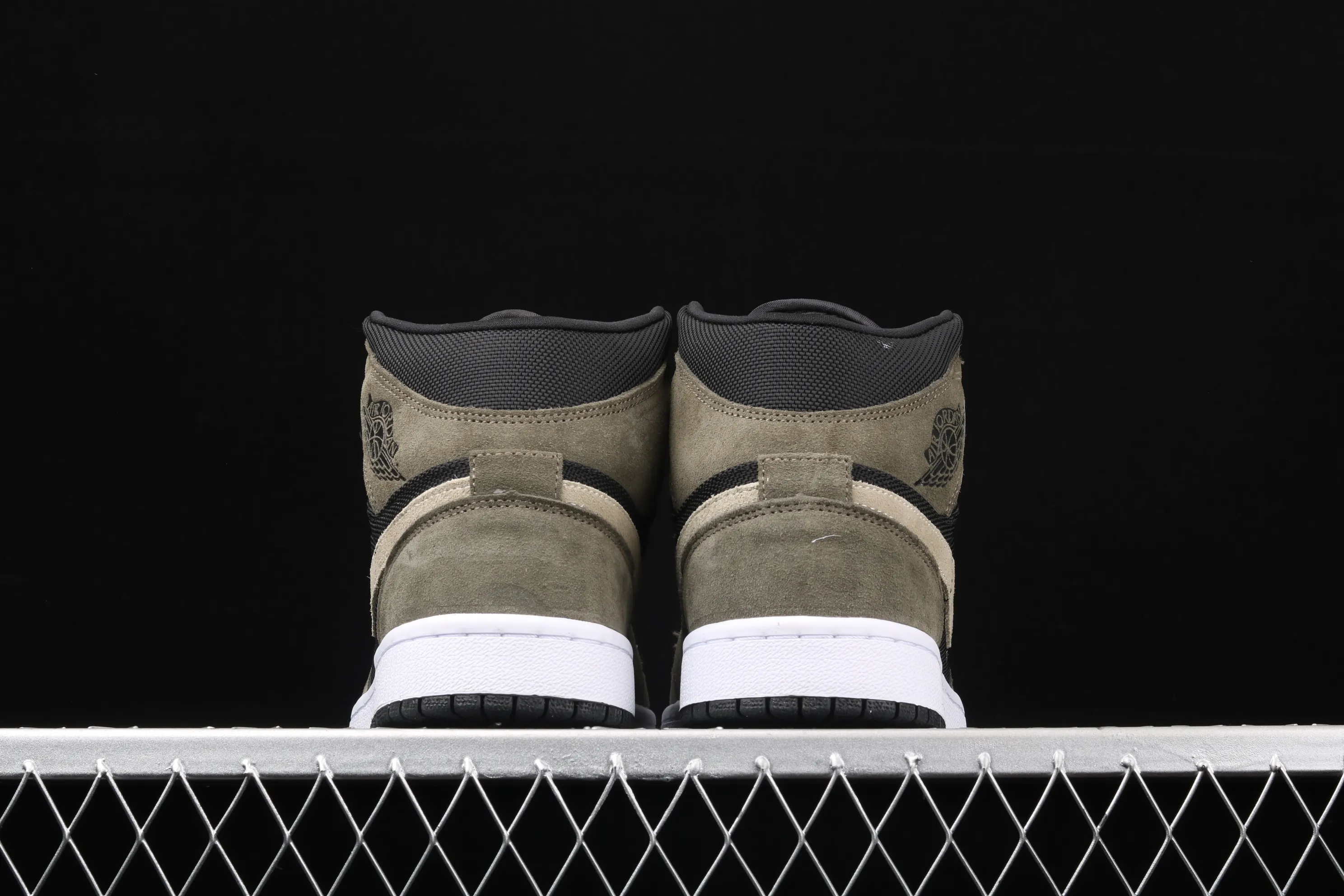 All categories Air Jordan Jordan series basketball shoes Air Jordan 1 Mid Air Jordan 1 Mid AJ1 Joe 1 mid-top series military green color BQ6472-030